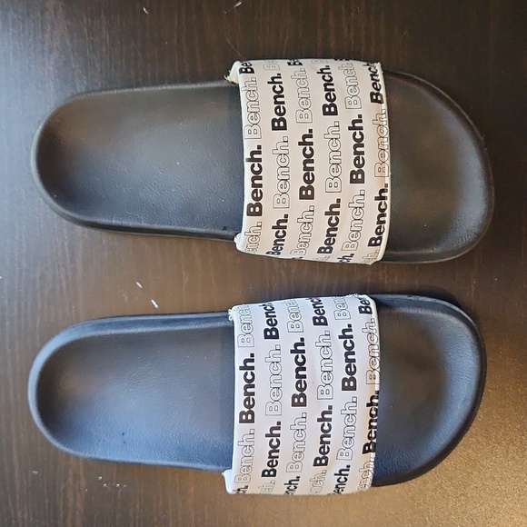 Boys bench slides 3/4 - Picture 3 of 3